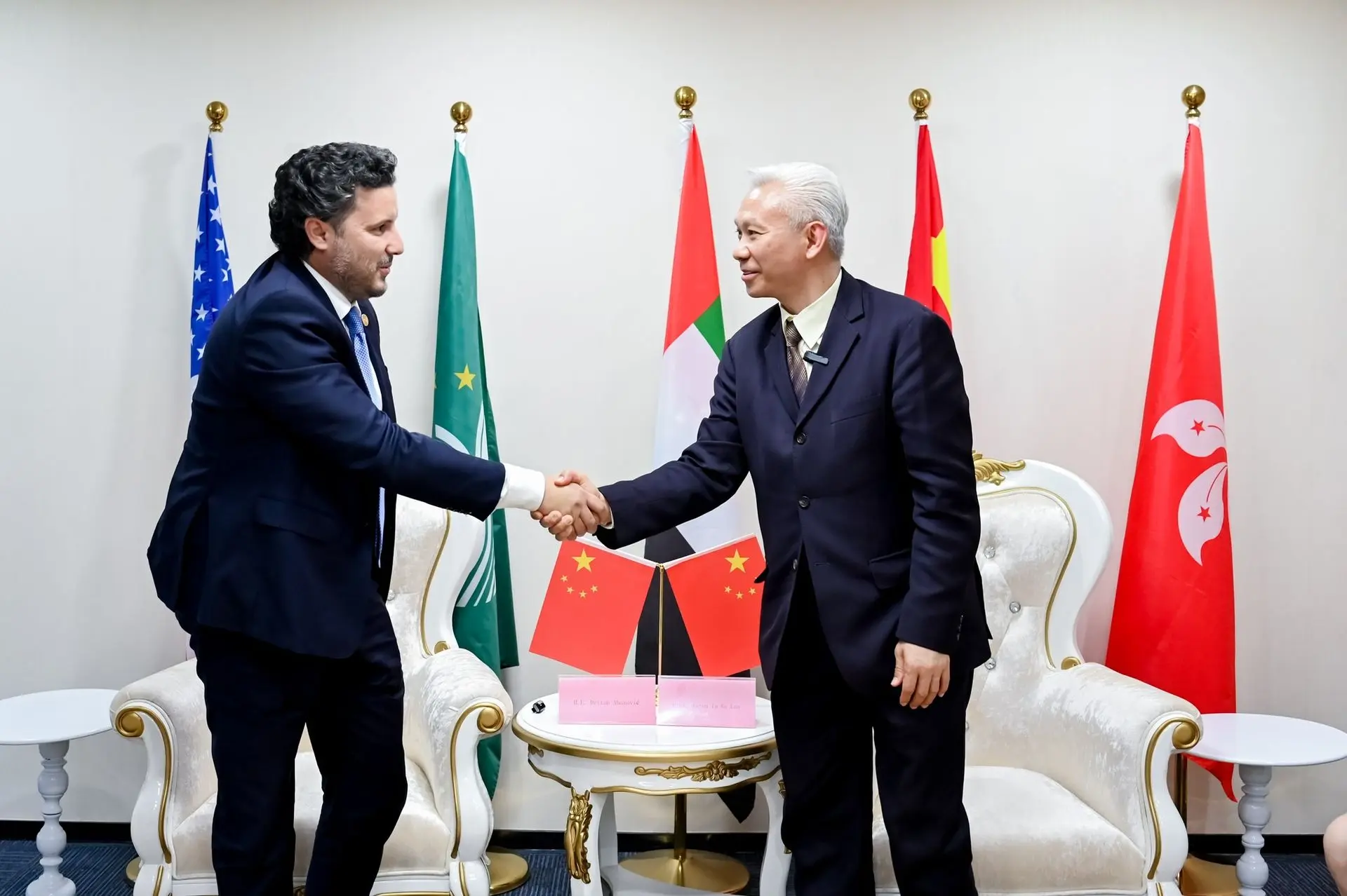 阿巴佐維奇閣下與順勢療法杜家麟教授合影