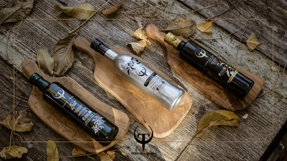 TierrasDeTavaraPremiumExtraVirginOliveOil_01.webp